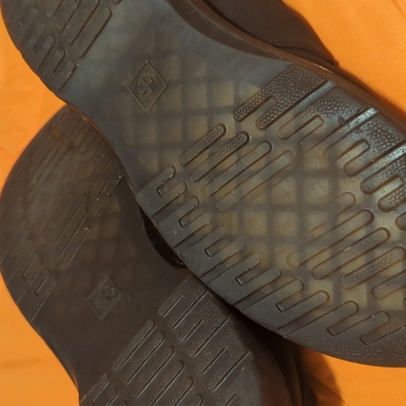 Dr. Martens - Ember Chukka Boot in Black - Picture 6 of 6